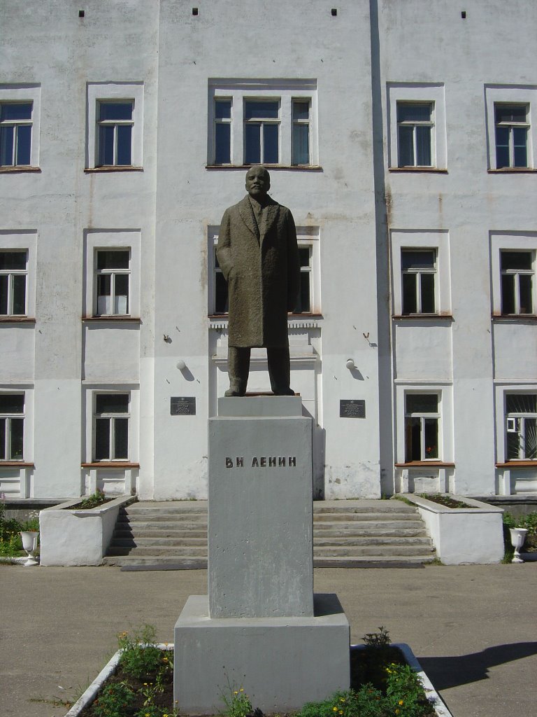 Памятник В.И.Ленину