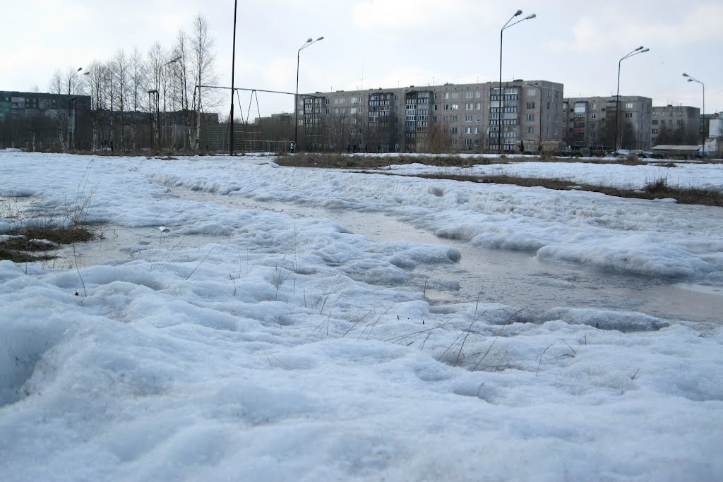 Местами снега еще много, несмотря на весну