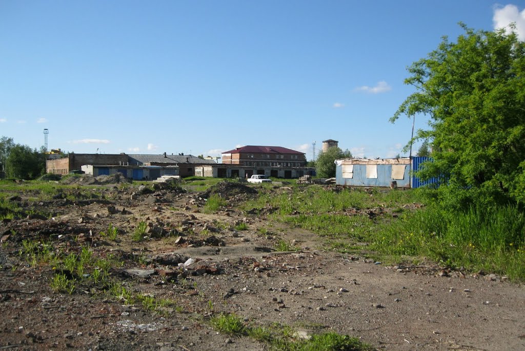 Пустырь на месте одного из зданий СОШ №65
