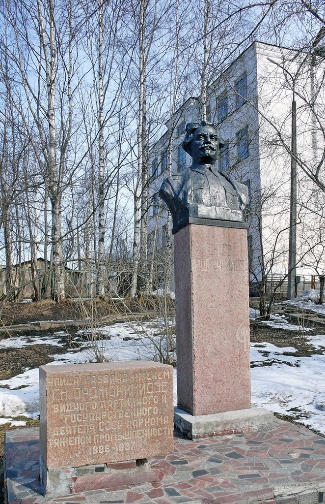 Бюст Серго Орджоникидзе