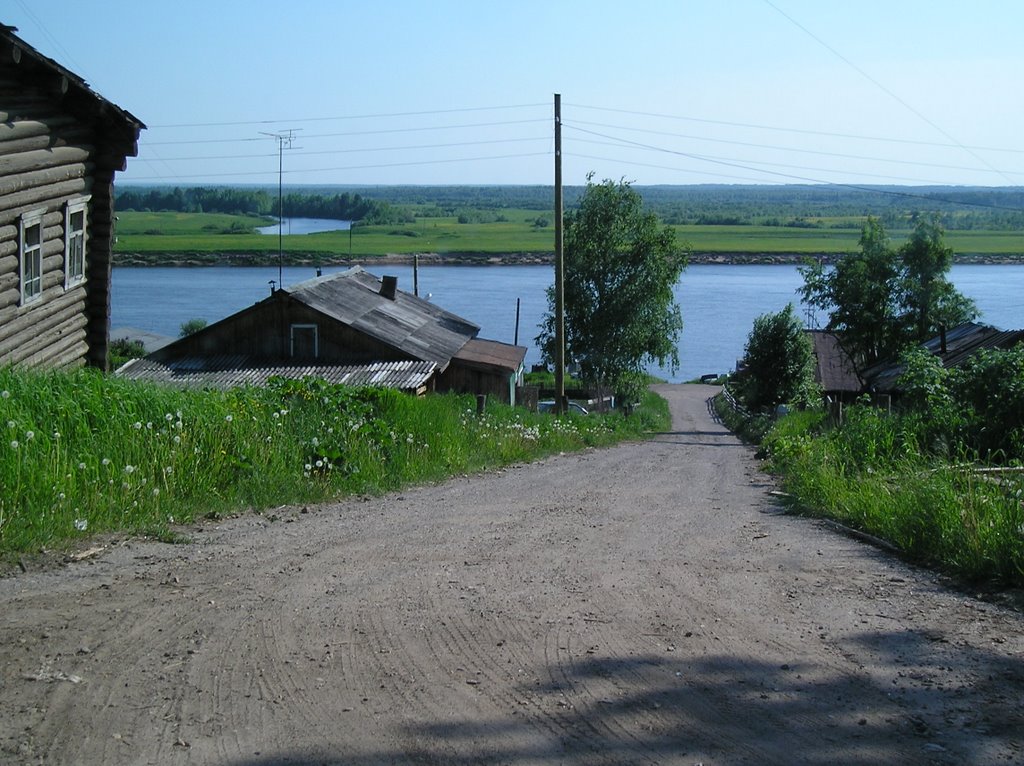 с.Усть-Кулом. Вниз,к Вычегде.