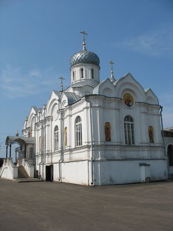 Николаевская церковь, что при железнодорожном вокзале города Буя.