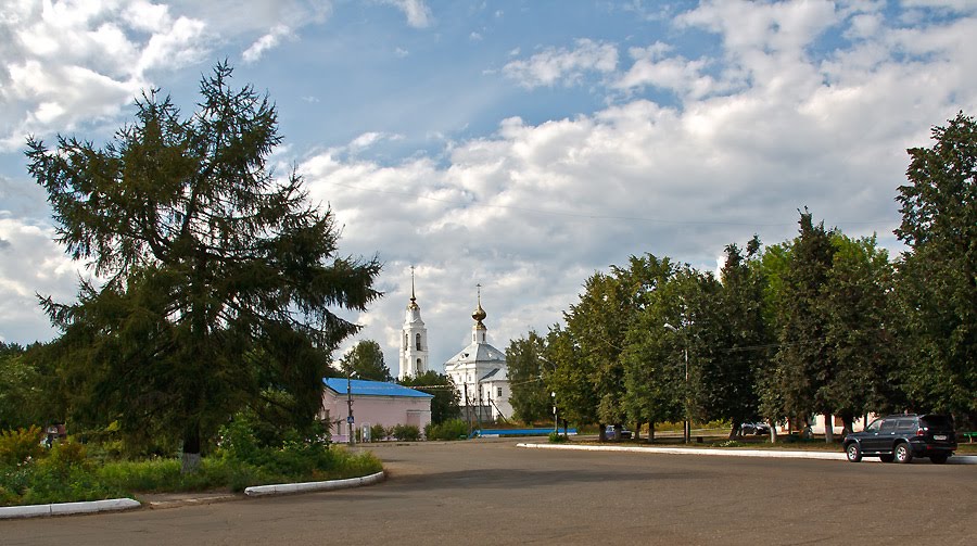 На площади в Буе