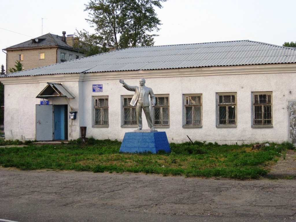 Поезд Хабаровск-Москва.Июль 2010.Станция Буй.Владимир Ильич...