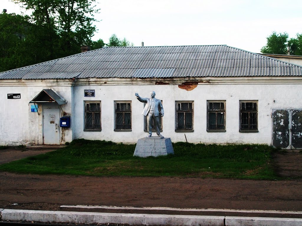 Памятник В.И. Ленину на станции Буй.