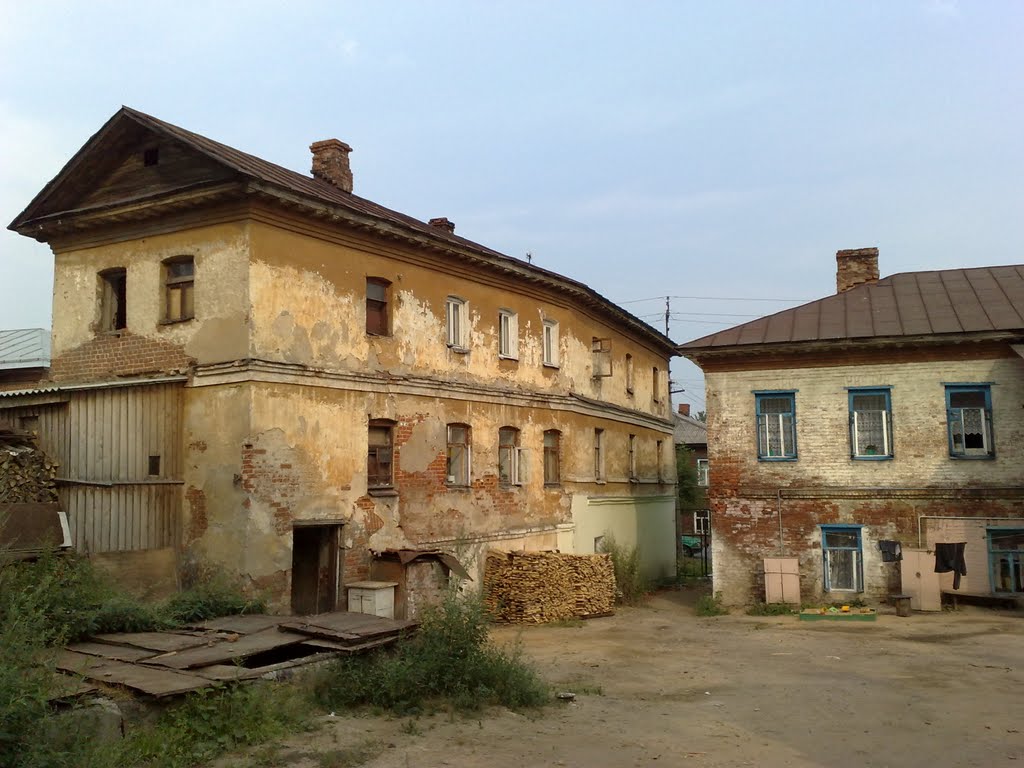 Dvor