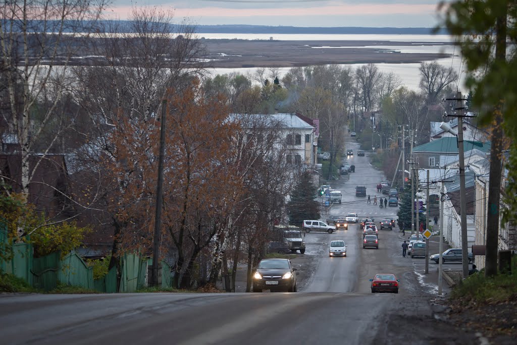 Вид на цент г. Галич и Галичское озеро.