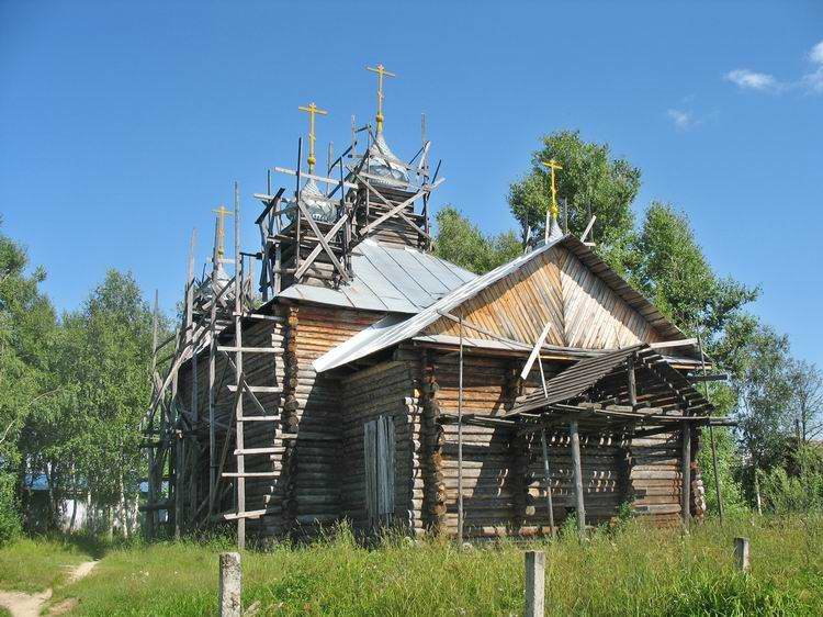 Деревянная Боголюбская церковь перевезенная в пос. Кадый из Боголюбского женского монастыря.
