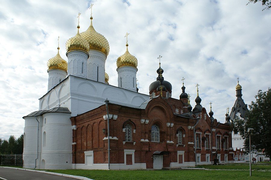 Богоявленский монастырь