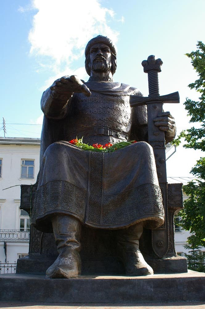 Памятник Юрию Долгорукому - основателю города / Monument to Yuri Dolgorukiy, settlement founder (23/06/2007)