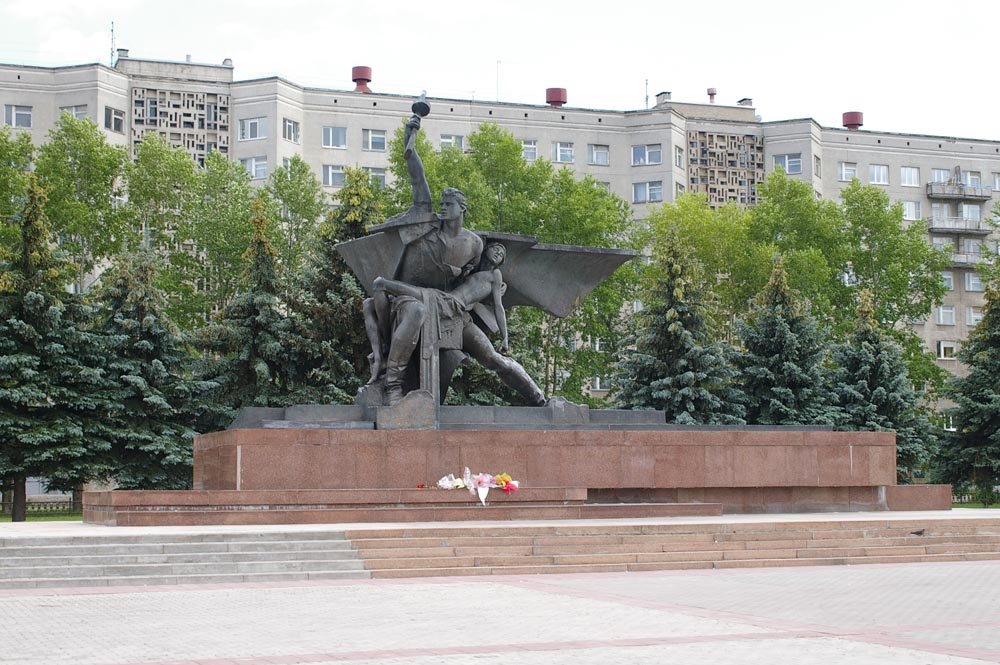 Памятник "Героям Великой Отечетвенной войны" / Monument to the Heroes of Great Domestic War (23/06/2007)