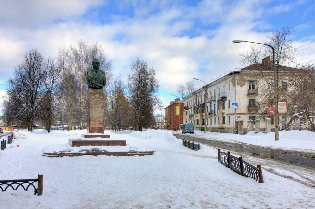Monument to the marshal of airforce Novikov / Памятник маршалу авиации Новикову