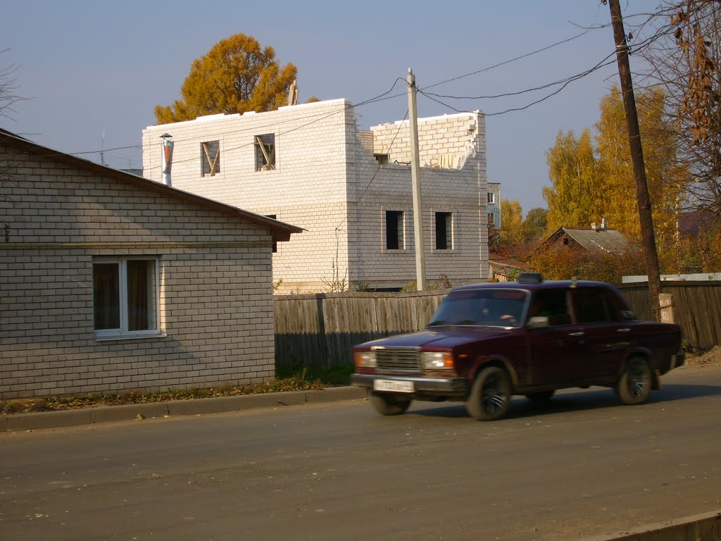 Кострома. Новострой на ул. Советской в пгт Красное. 8/10/2011г.
