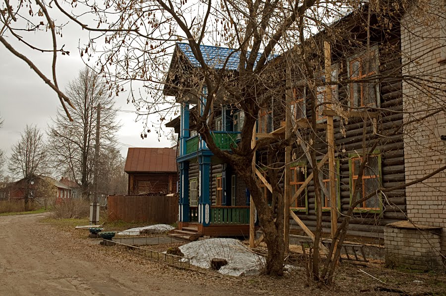 за Костромой, Макарьев