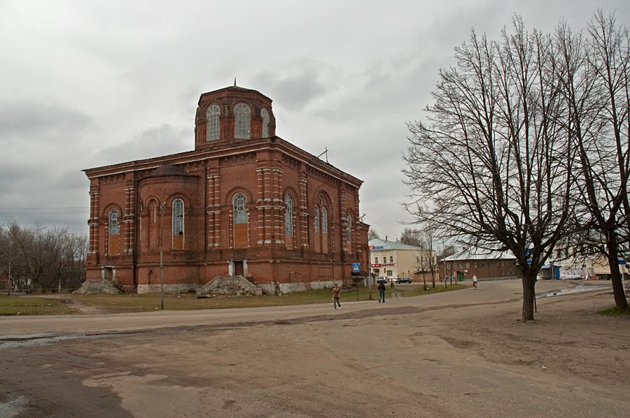 за Костромой, Макарьев