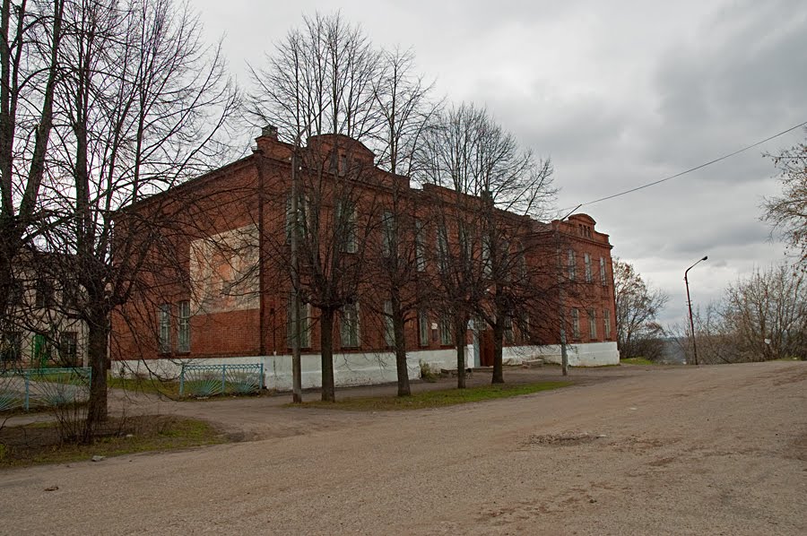 за Костромой, Макарьев