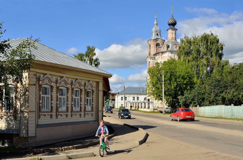 Нерехта. Вид на церковь Варвары великомученицы с улицы Володарского.