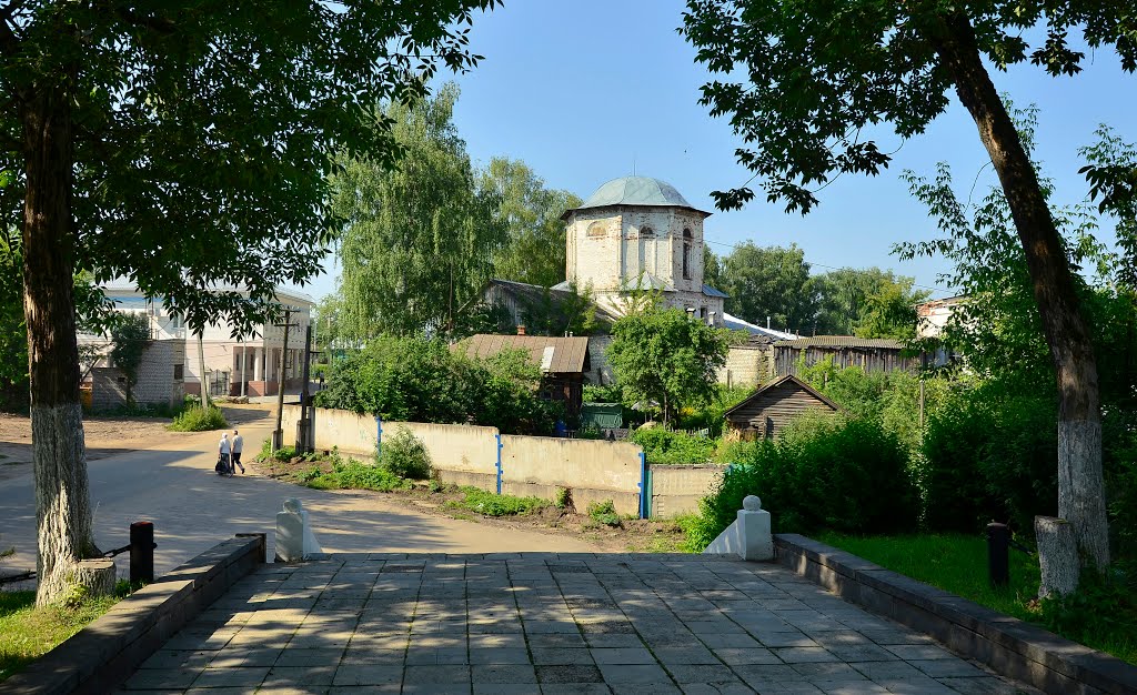 Нерехта. Вид на Благовещенскую церковь со стороны Вечного огня.