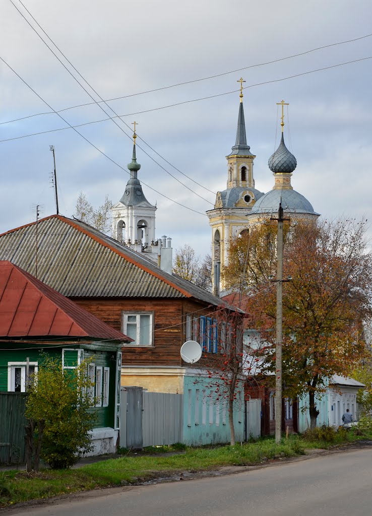 Нерехта. Вид на церкви с Красноармейской улицы.