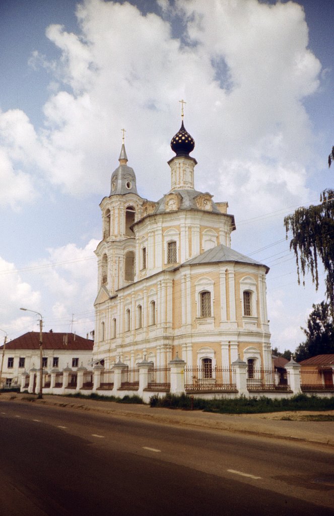 Нерехта. Воскресенская церковь. (фото 1992г.)