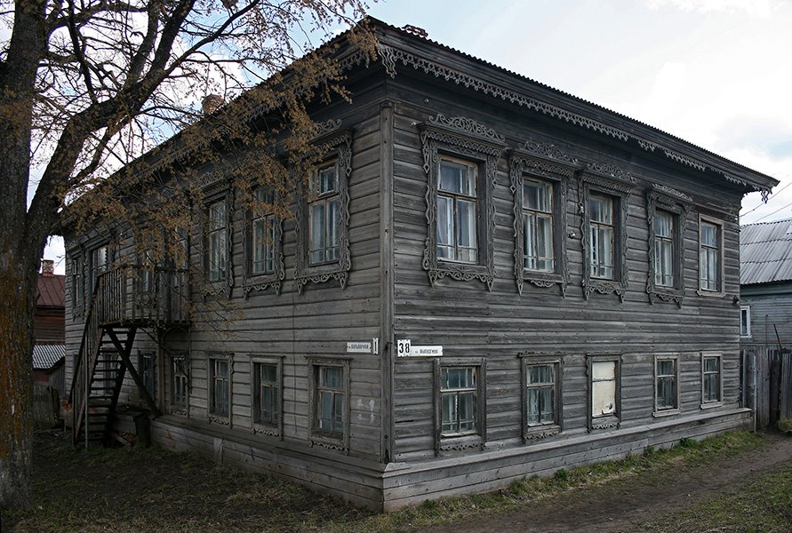 Солигалич, угол улиц Бульварной и Вылузгина (май 2007)