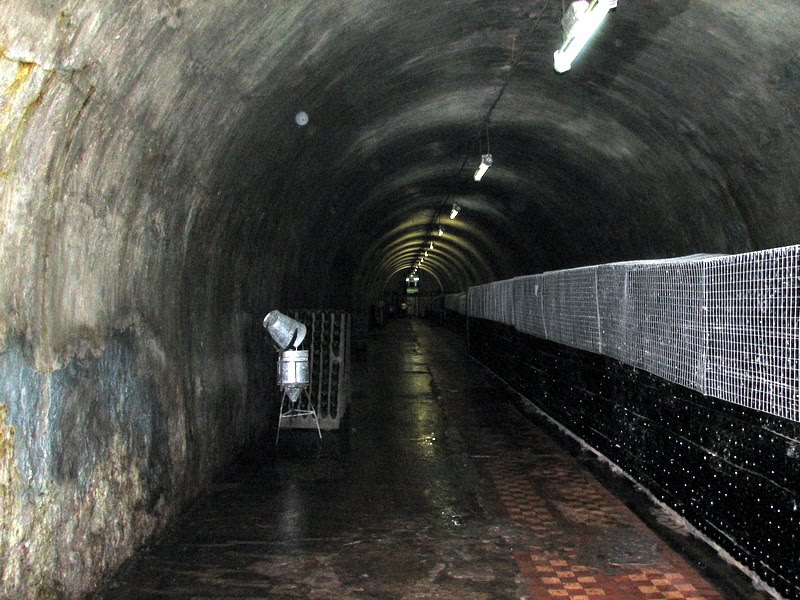 Абрау-Дюрсо. Тоннели  с шампанским / In tunnels Abrau Durso mature Champagne