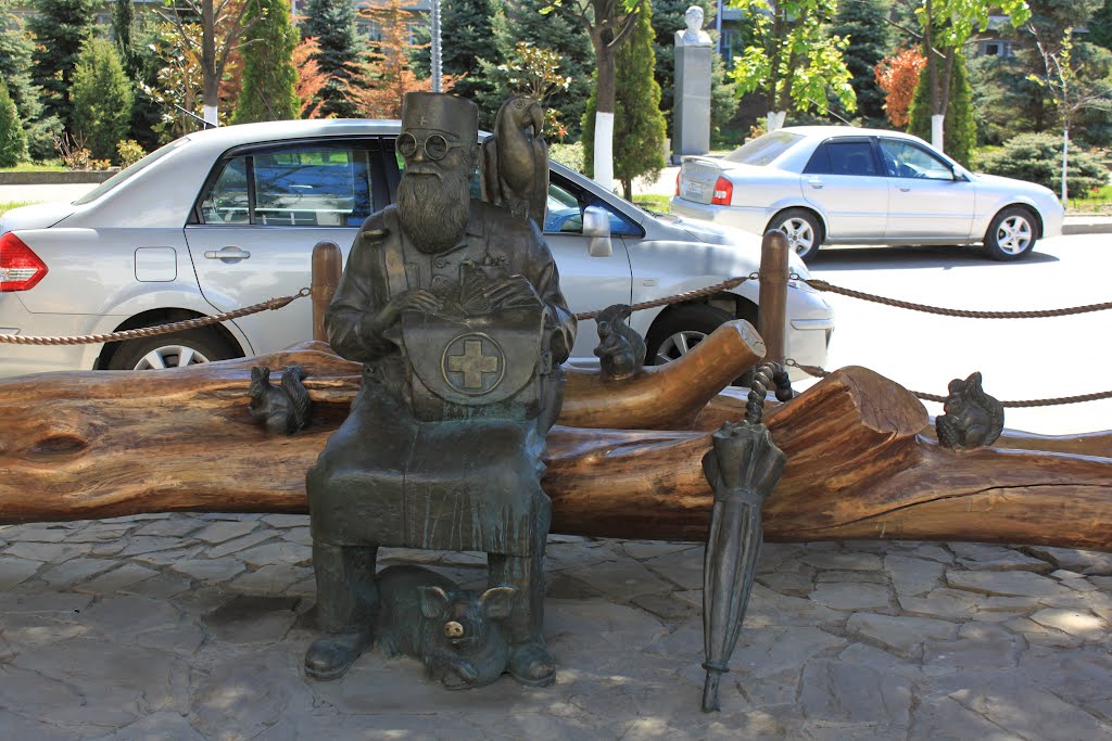А monument to Dr. Aybolit - Памятник доктору Айболиту