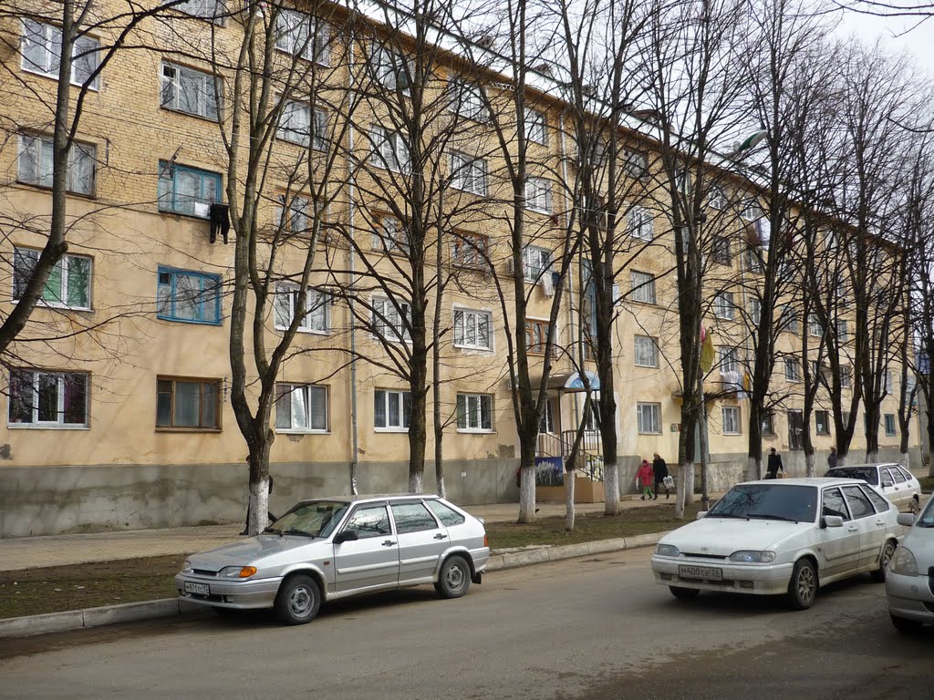 Первая пятиэтажка в городе.
