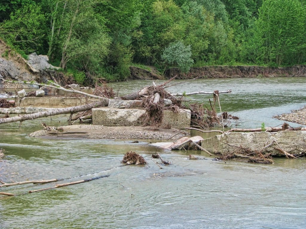 The ruins of Leninsky bridge - Руины Ленинского моста