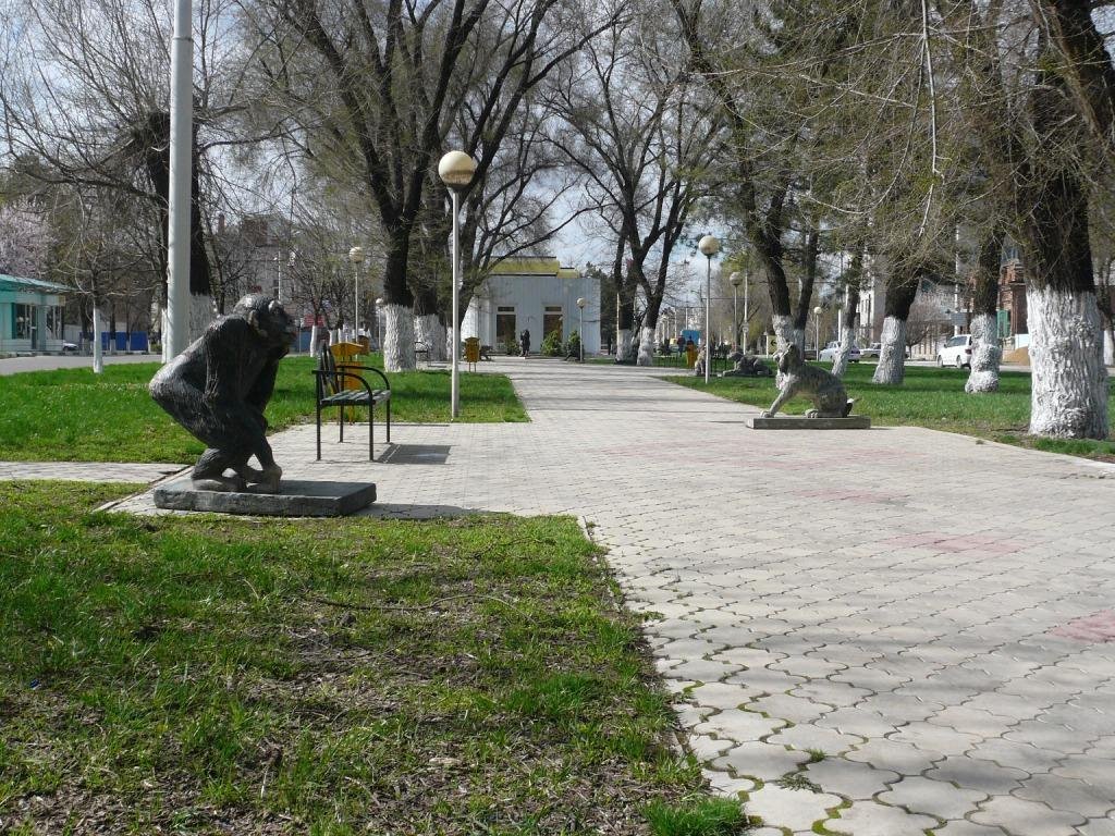 road_with_stone_animals
