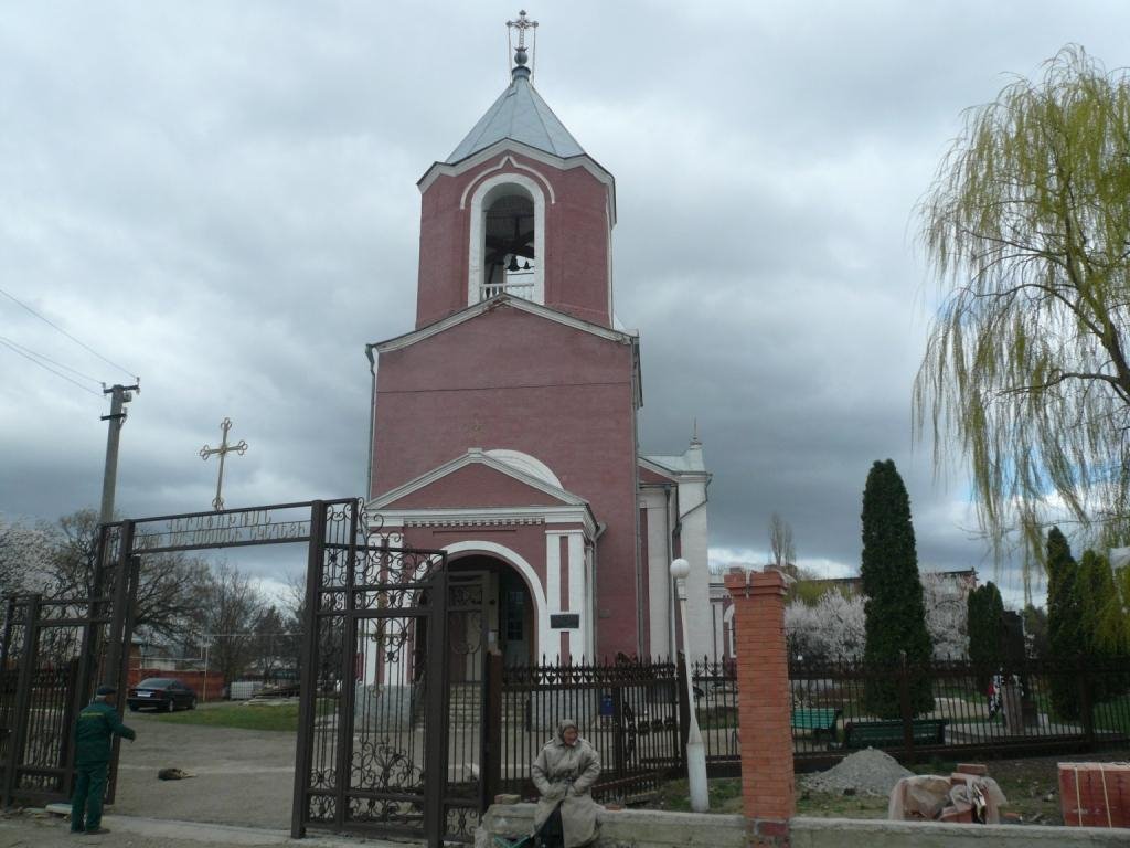 gregorian_church_entrance