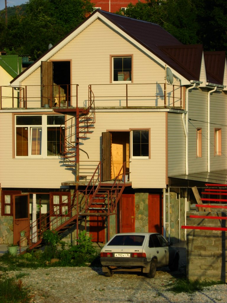 Дом соседа. Neighbors house.