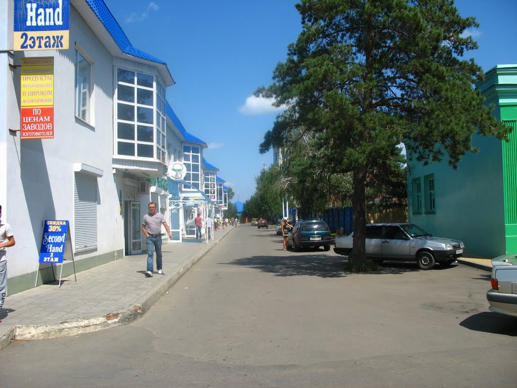 Торговая галерея напротив стадиона, 03.08.2009.