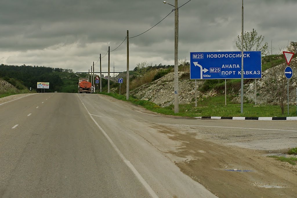 Выезд с автозаправки у посёлка Верхнебаканский  (near TNK gas station, Verkhnebakansky urban-tipe settlement, Novorossiysk Urban Okrug, Russia)