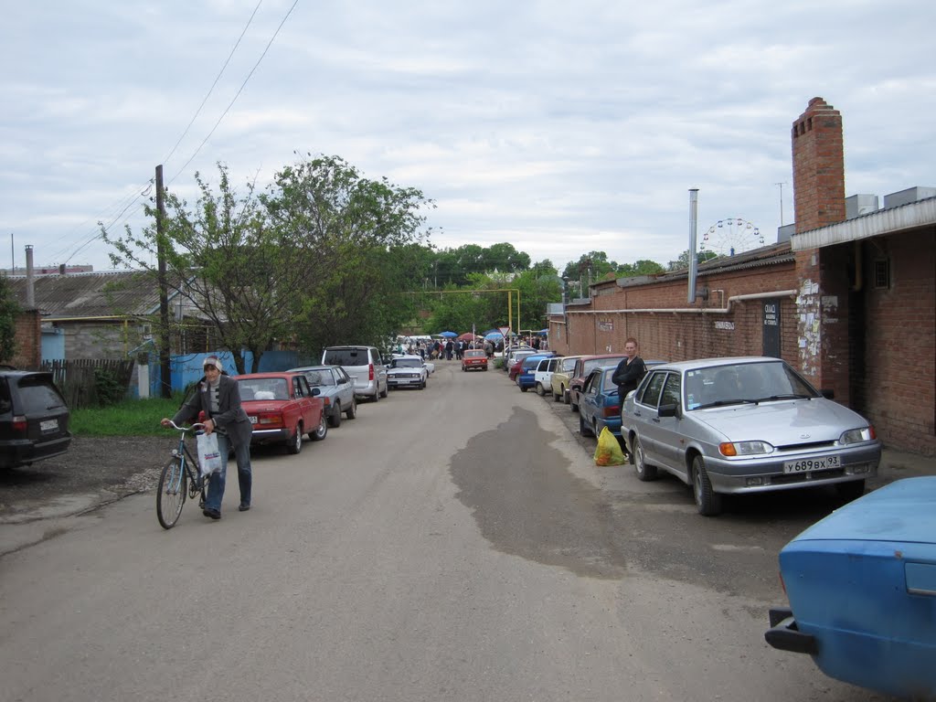 станица Выселки, у центрального рынка