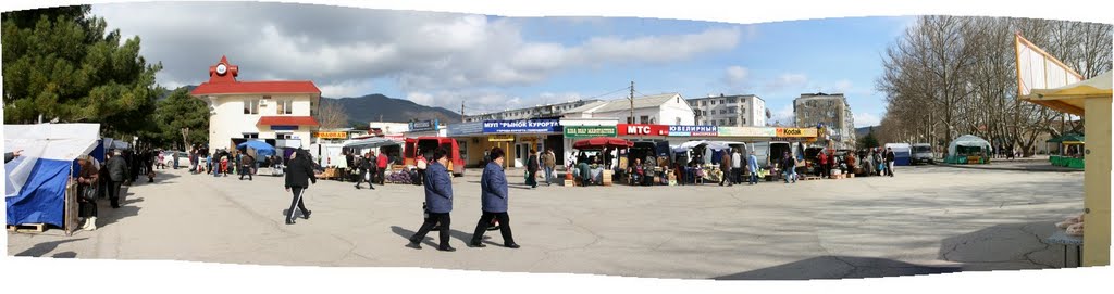 Рынок. Геленджик. Панорама.