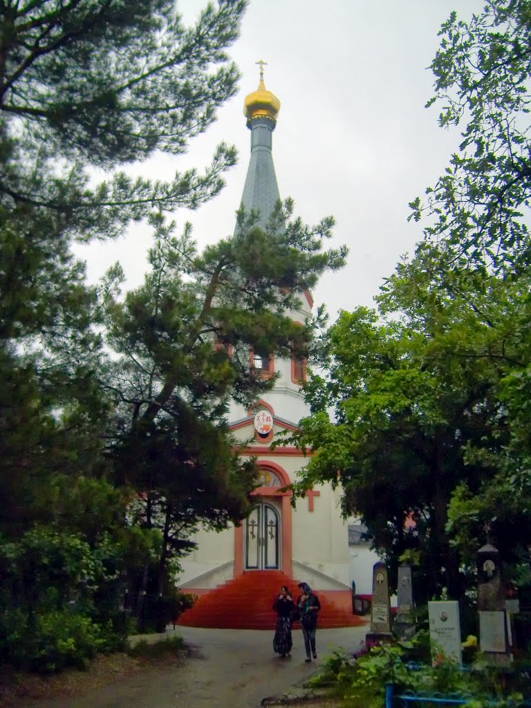 Храм на погосте.