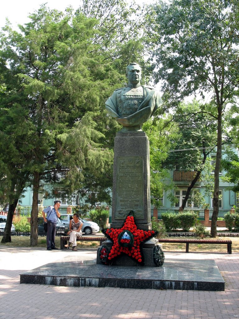 Памятник Герою Советского Союза Хрюкину