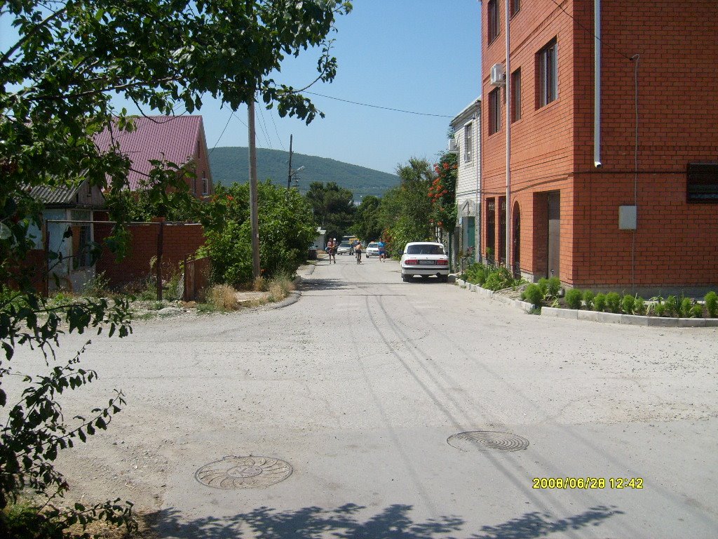 Кабардинка . к морю