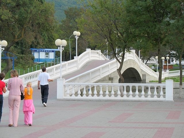 п. Кабардинка, мостик влюблённых