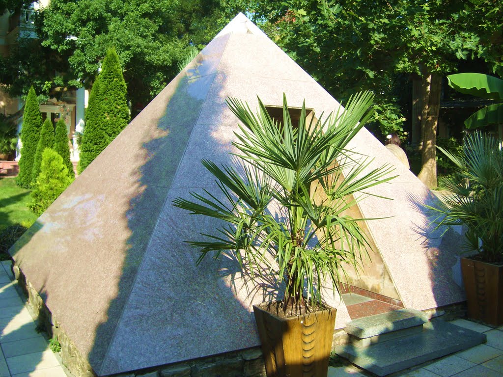 Pyramid of Cheops in Kabardinka!