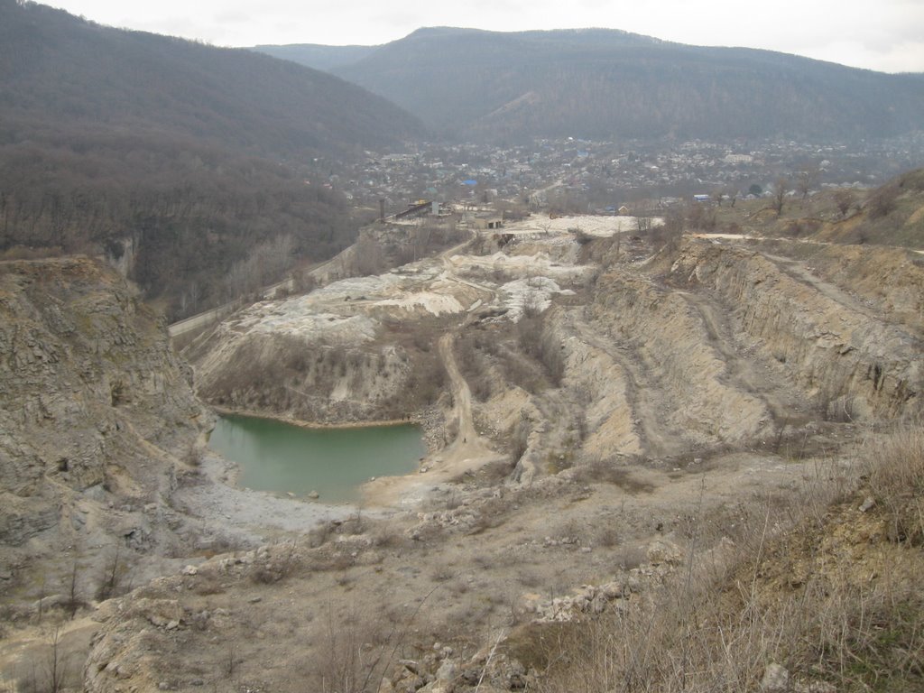 пос.Каменномостский, изветковый карьер