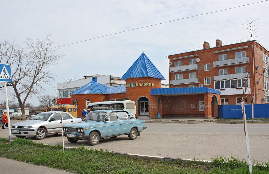 Каневская - пос. Нефтяники, остановка автобусов и маршруток, магазин "Калория" - 04.04.2010 г.
