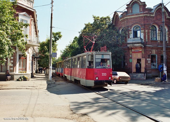 KTM-5 Zug an der Kreuzung Uliza Gogolja / Uliza Jankovskogo
