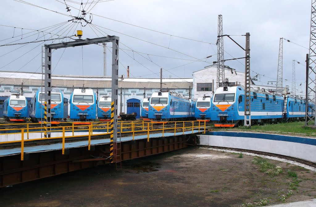 The locomotive depot / Station Kavkazskaya / Локомотивное депо ТЧЭ-8 "Кавказская"