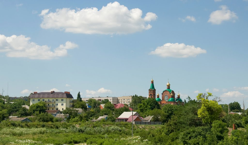 вид с моста на церковь
