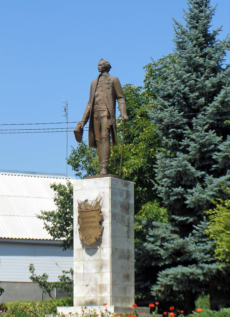 Памятник Александру Суворову в станице Ленинградской. - Monument to Suvorov.