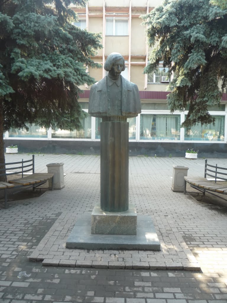 Памятник Гоголю