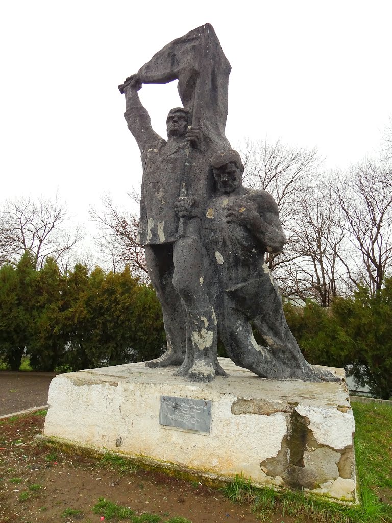 Майкоп, ул. Пирогова, памятник павшим за власть советов. Фото Андриано Чемодано