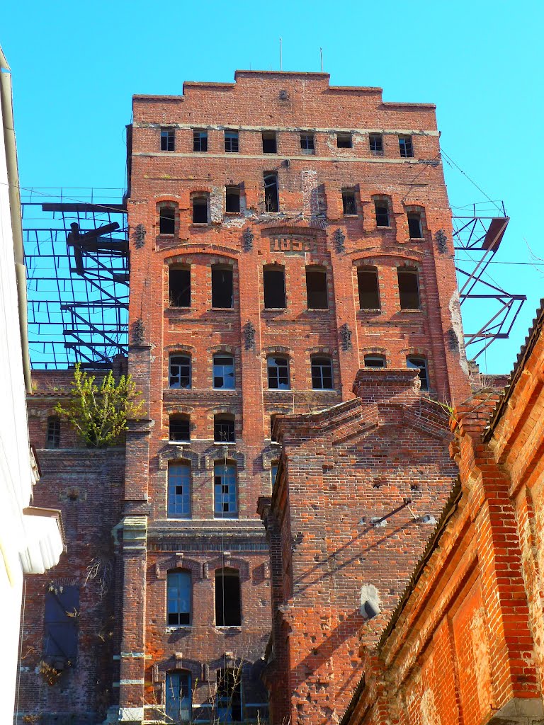 Старое здание